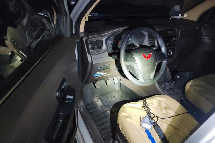 Used Wuling Hongguang V 2022 1.5L Jingqu Edition Electric-Assist LAR Driver Seat