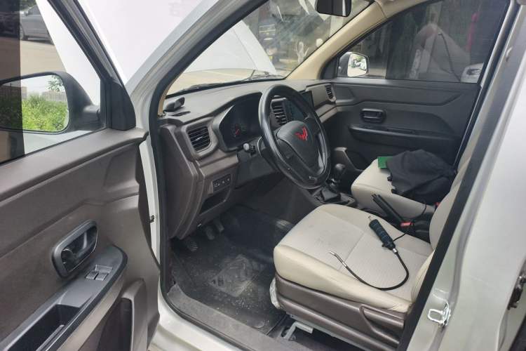 Used Wuling Hongguang V 2022 1.5L Jingqu Edition Electric-Assist LAR Driver Seat
