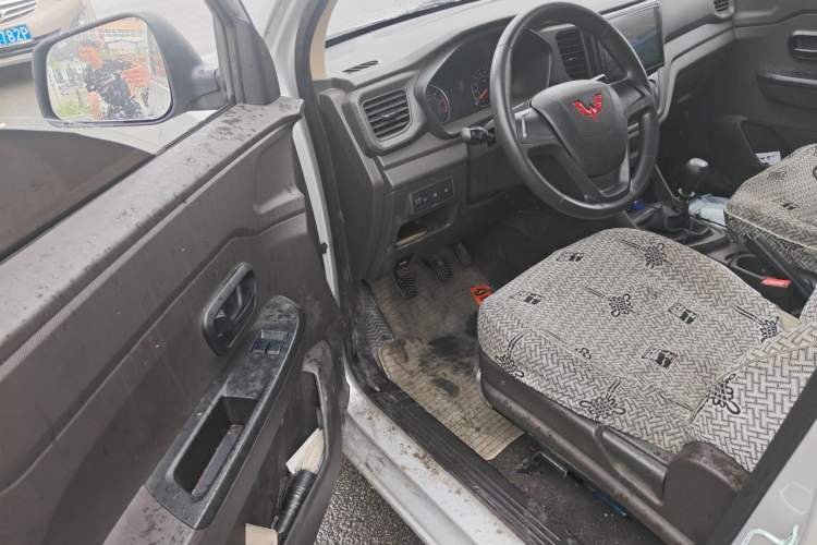 Used Wuling Hongguang V 2022 1.5L Jingqu Edition Electric-Assist LAR Driver Seat