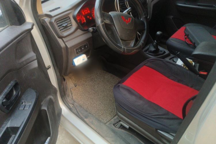 Used Wuling Hongguang V 2022 1.5L Jingqu Edition Electric-Assist LAR Driver Seat