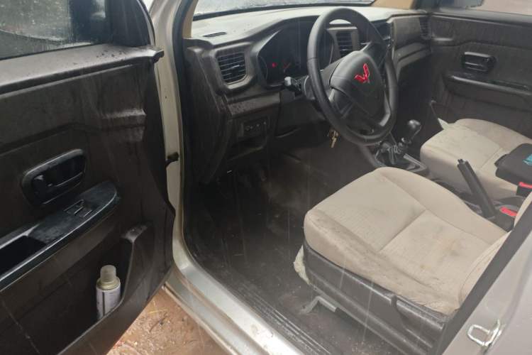 Used Wuling Hongguang V 2022 1.5L Jingqu Version Hydraulic Power Steering LAR Driver Seat