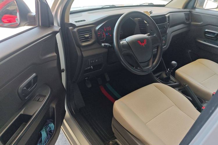 Used Wuling Hongguang V 2022 1.5L Jingqu Edition Enclosed-Window Vehicle with Hydraulic Power Steering LAR Driver Seat