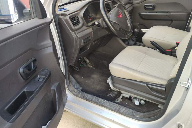 Used Wuling Hongguang V 2022 1.5L Jingqu Version Hydraulic Power Steering LAR Driver Seat
