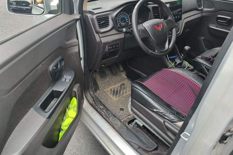 Used Wuling Hongguang V 2022 1.5L Enjoy Edition Electric-Powered LAR Driver Seat