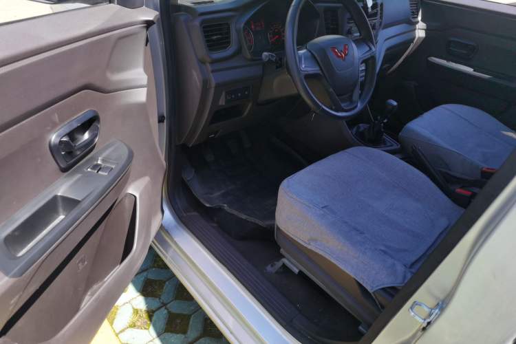Used Wuling Hongguang V 2022 1.5L Jingqu Edition Electric-Assist LAR Driver Seat