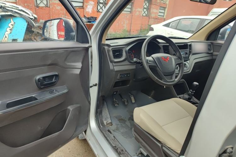 Used Wuling Hongguang V 2022 1.5L Jingqu Version Hydraulic Power Steering LAR Driver Seat