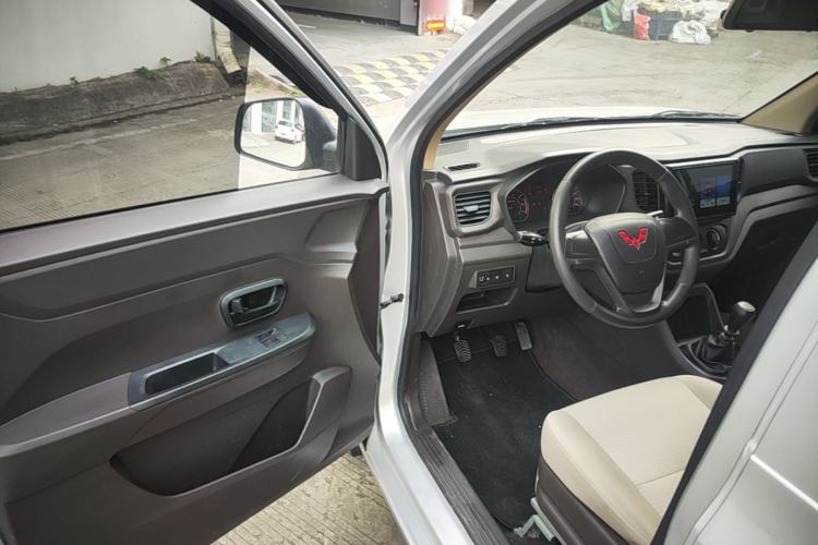 Used Wuling Hongguang V 2022 1.5L Jingqu Edition Electric-Assist LAR Driver Seat