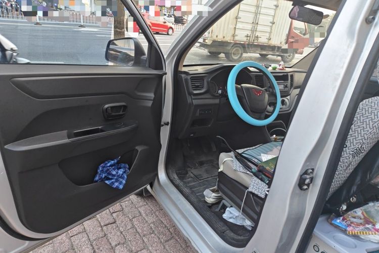 Used Wuling Hongguang V 2022 1.5L Jingqu Version Hydraulic Power Steering LAR Driver Seat