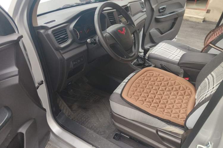 Used Wuling Hongguang V 2022 1.5L Jingqu Version Hydraulic Power Steering LAR Driver Seat