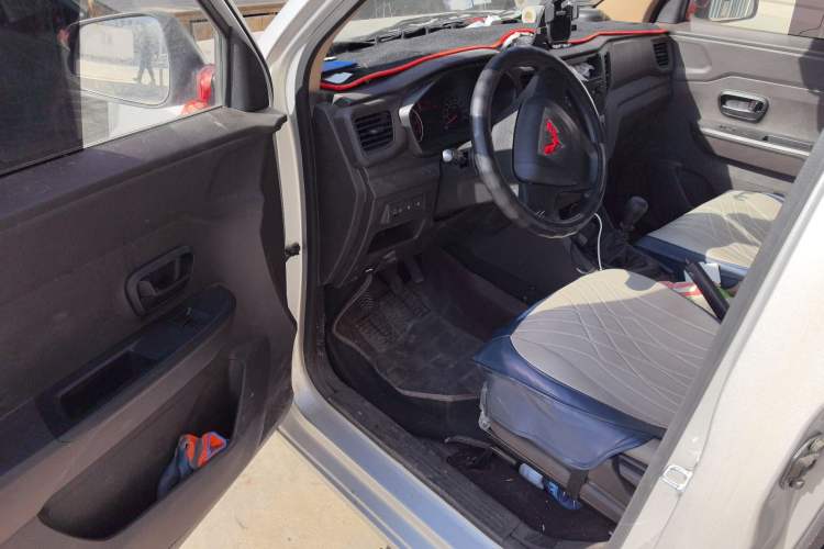 Used Wuling Hongguang V 2022 1.5L Jingqu Edition Electric-Assist LAR Driver Seat