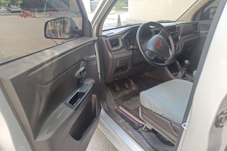 Used Wuling Hongguang V 2022 1.5L Jingqu Edition Electric-Assist LAR Driver Seat