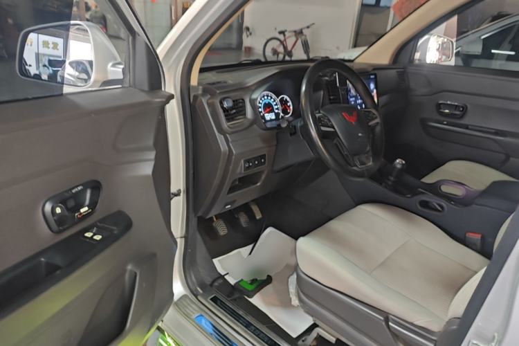 Used Wuling Hongguang V 2022 1.5L Enjoy Edition Hydraulic Power Steering LAR Driver Seat