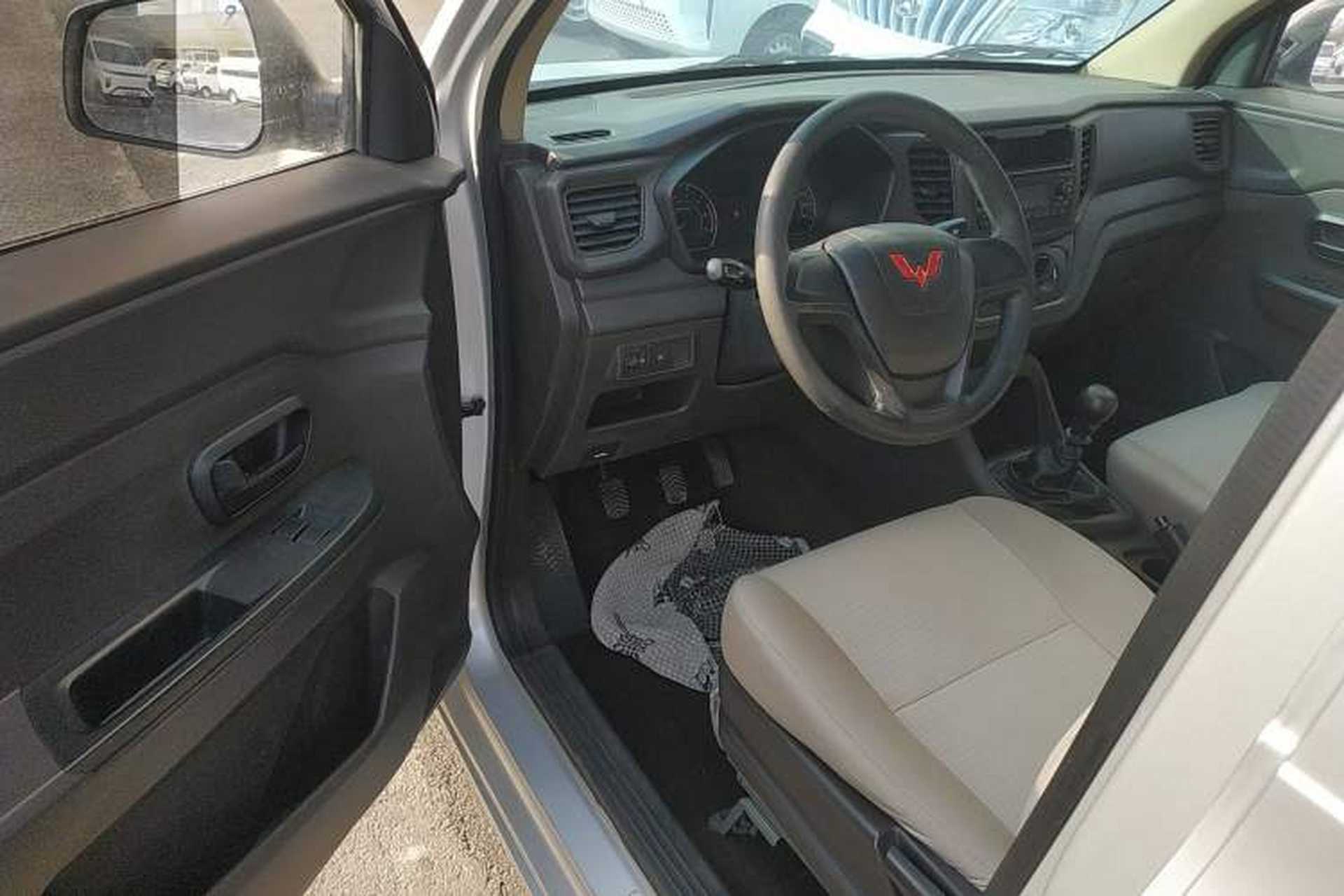 Used Wuling Hongguang V 2022 1.5L Jingqu Edition Enclosed-Window Vehicle with Hydraulic Power Steering LAR Driver Seat
