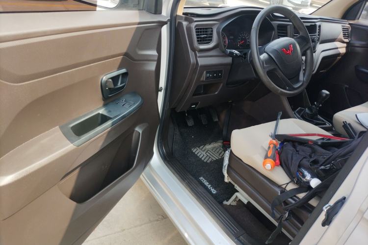 Used Wuling Hongguang V 2022 1.5L Jingqu Edition Electric-Assist LAR Driver Seat