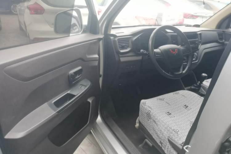 Used Wuling Hongguang V 2022 1.5L Enjoy Edition Electric-Powered LAR Driver Seat