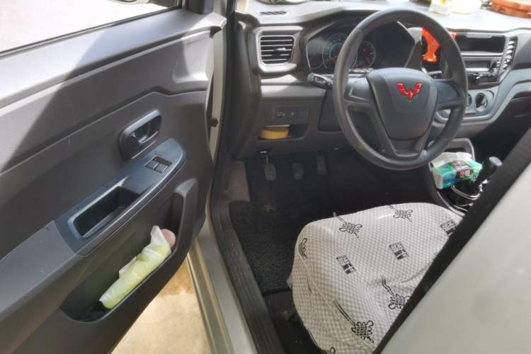 Used Wuling Hongguang V 2022 1.5L Enjoy Edition Electric-Powered LAR Driver Seat