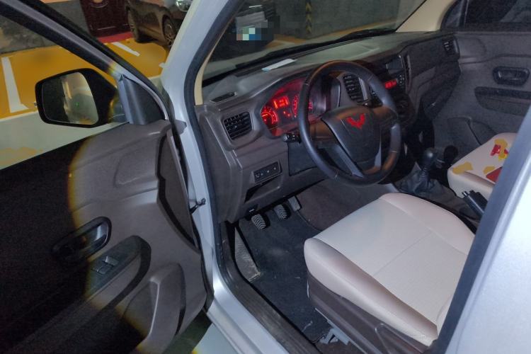 Used Wuling Hongguang V 2022 1.5L Jingqu Version Hydraulic Power Steering LAR Driver Seat