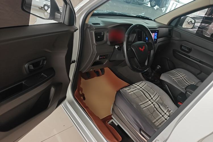 Used Wuling Hongguang V 2022 1.5L Jingqu Edition Enclosed-Window Vehicle with Electric Power Steering LAR Driver Seat