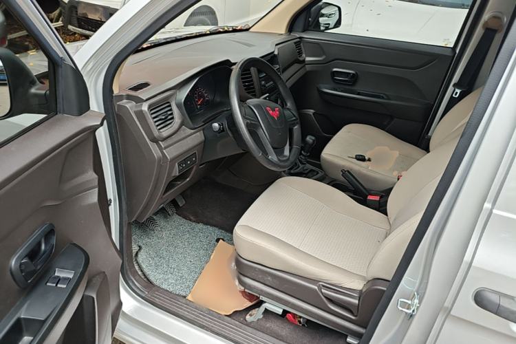 Used Wuling Hongguang V 2022 1.5L Jingqu Edition Electric-Assist LAR Driver Seat