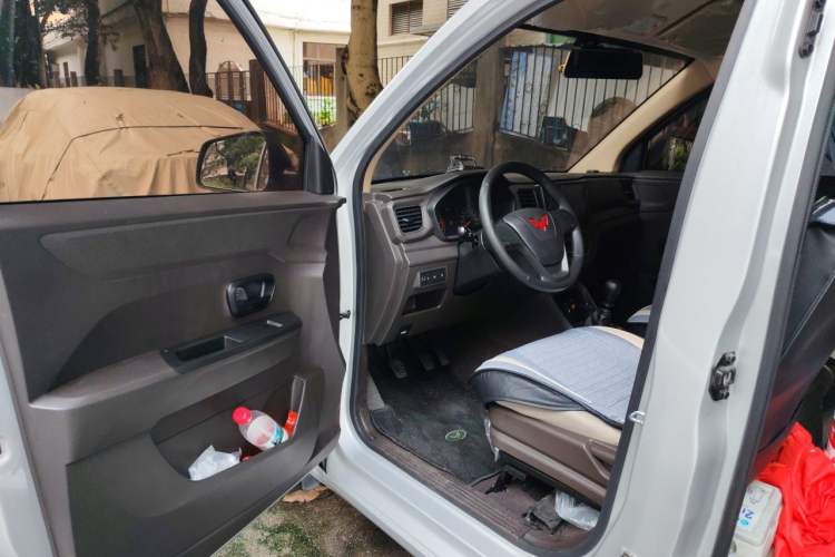 Used Wuling Hongguang V 2022 1.5L Jingqu Version Hydraulic Power Steering LAR Driver Seat