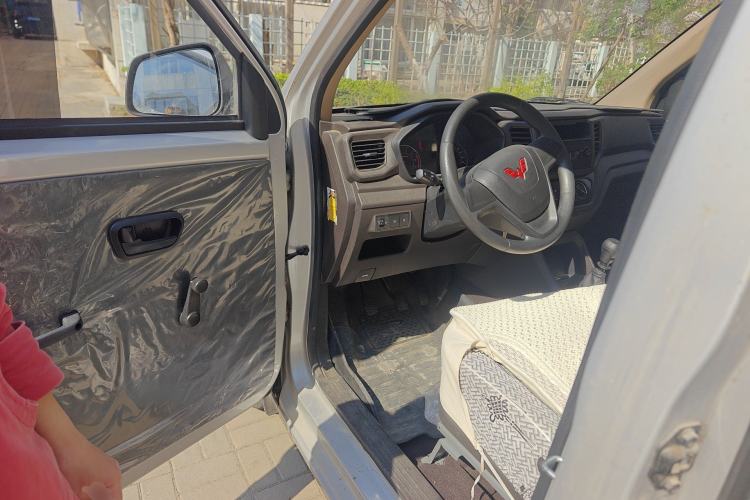 Used Wuling Hongguang V 2022 1.5L Jingqu Version Hydraulic Power Steering LAR Driver Seat
