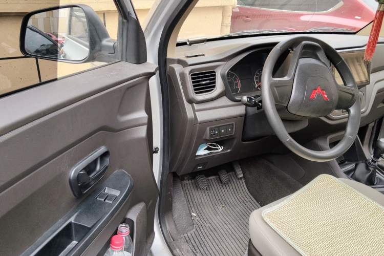 Used Wuling Hongguang V 2022 1.5L Jingqu Version Hydraulic Power Steering LAR Driver Seat