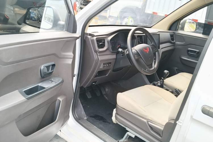 Used Wuling Hongguang V 2022 1.5L Jingqu Edition Electric-Assist LAR Driver Seat