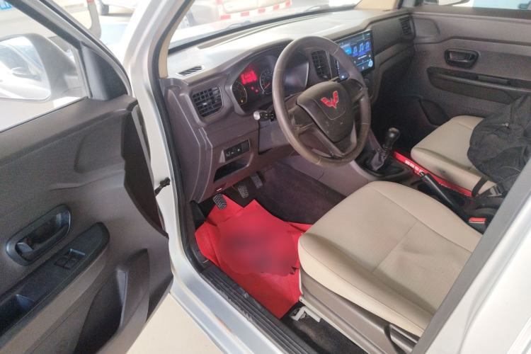 Used Wuling Hongguang V 2022 1.5L Jingqu Edition Enclosed-Window Vehicle with Electric Power Steering LAR Driver Seat