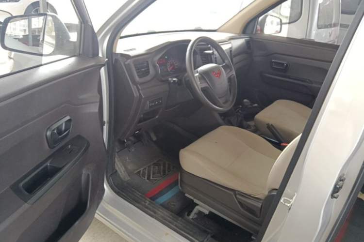 Used Wuling Hongguang V 2022 1.5L Jingqu Version Hydraulic Power Steering LAR Driver Seat