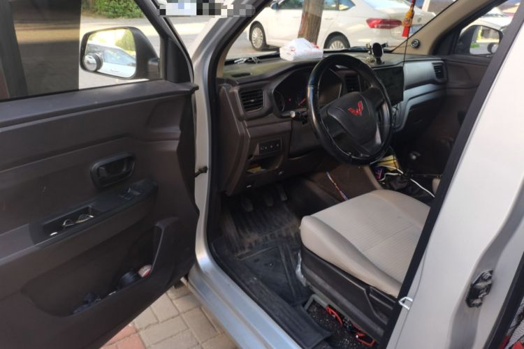 Used Wuling Hongguang V 2022 1.5L Jingqu Version Hydraulic Power Steering LAR Driver Seat