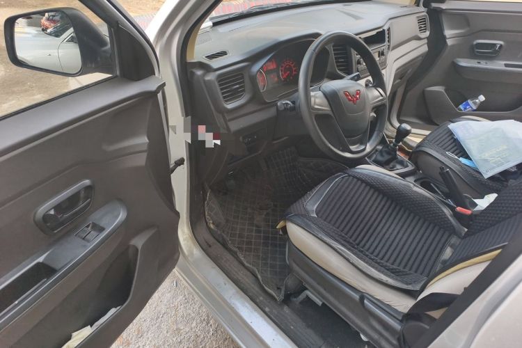 Used Wuling Hongguang V 2022 1.5L Jingqu Edition Enclosed-Window Vehicle with Electric Power Steering LAR Driver Seat