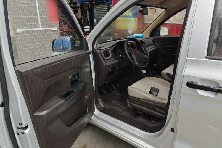Used Wuling Hongguang V 2022 1.5L Jingqu Edition Electric-Assist LAR Driver Seat