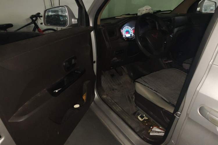 Used Wuling Hongguang V 2022 1.5L Enjoy Edition Electric-Powered LAR Driver Seat