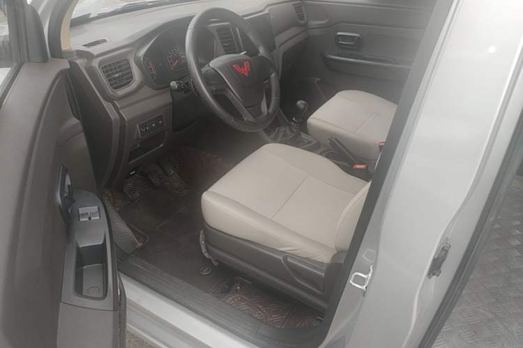 Used Wuling Hongguang V 2022 1.5L Jingqu Edition Electric-Assist LAR Driver Seat