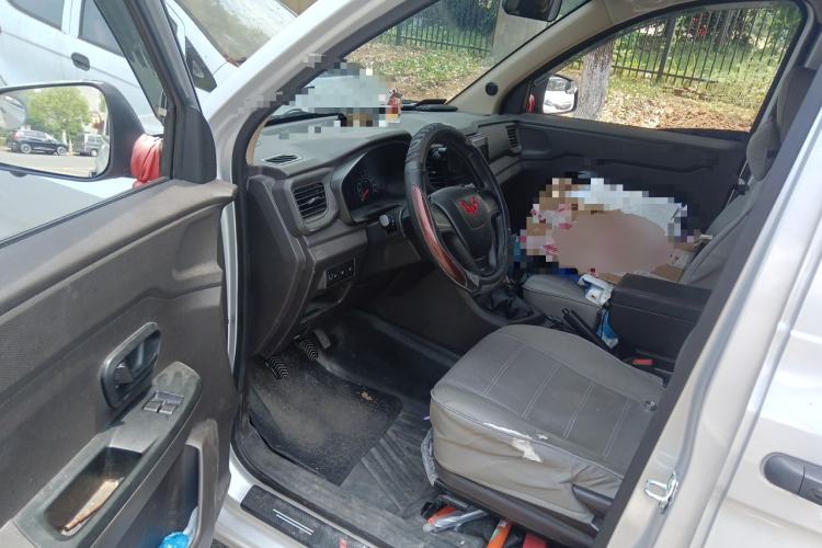 Used Wuling Hongguang V 2022 1.5L Jingqu Edition Electric-Assist LAR Driver Seat
