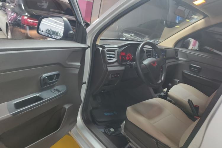 Used Wuling Hongguang V 2022 1.5L Jingqu Version Hydraulic Power Steering LAR Driver Seat