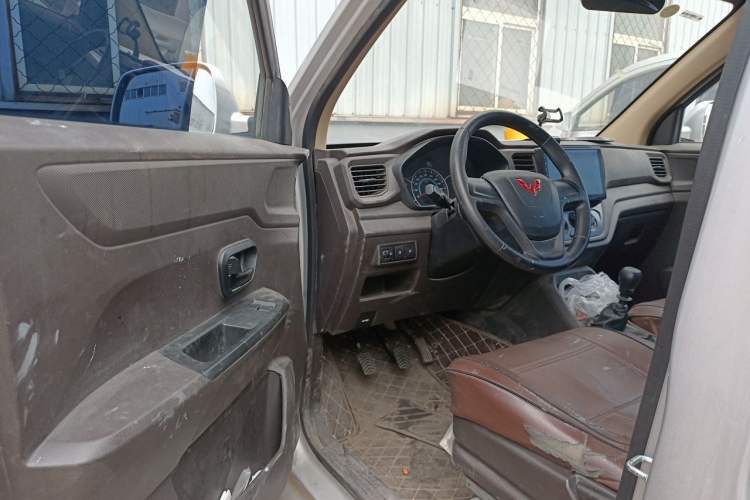 Used Wuling Hongguang V 2022 1.5L Jingqu Edition Electric-Assist LAR Driver Seat