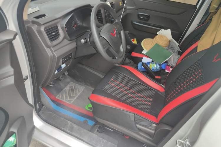 Used Wuling Hongguang V 2022 1.5L Jingqu Edition Electric-Assist LAR Driver Seat