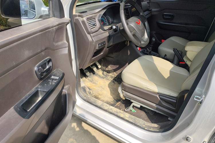 Used Wuling Hongguang V 2022 1.5L Jingqu Version Hydraulic Power Steering LAR Driver Seat