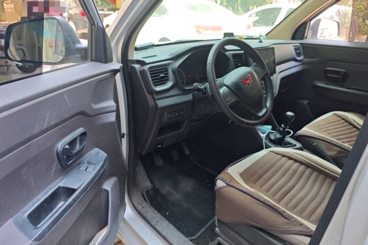 Used Wuling Hongguang V 2022 1.5L Jingqu Edition Electric-Assist LAR Driver Seat