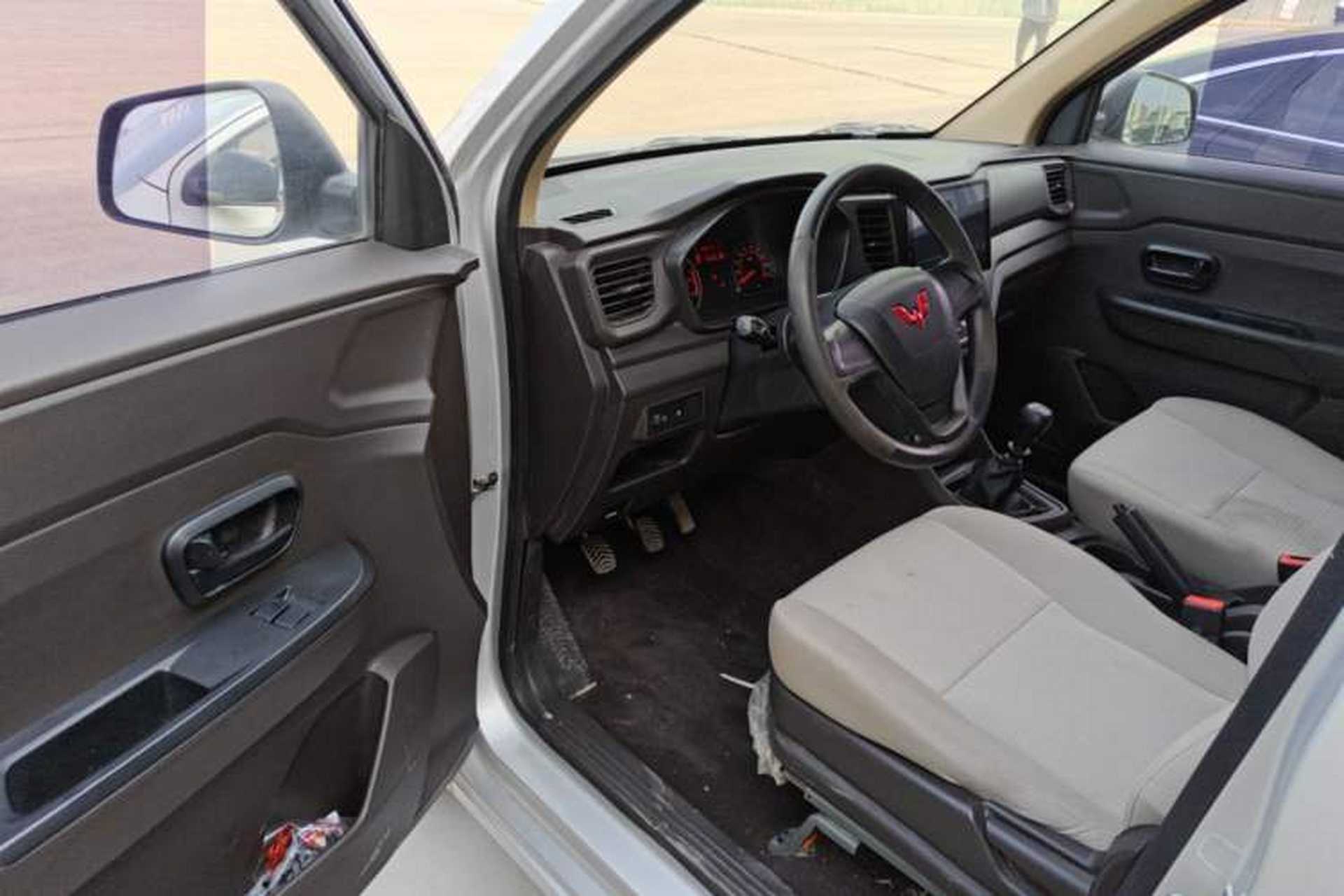 Used Wuling Hongguang V 2022 1.5L Jingqu Edition Enclosed-Window Vehicle with Hydraulic Power Steering LAR Driver Seat