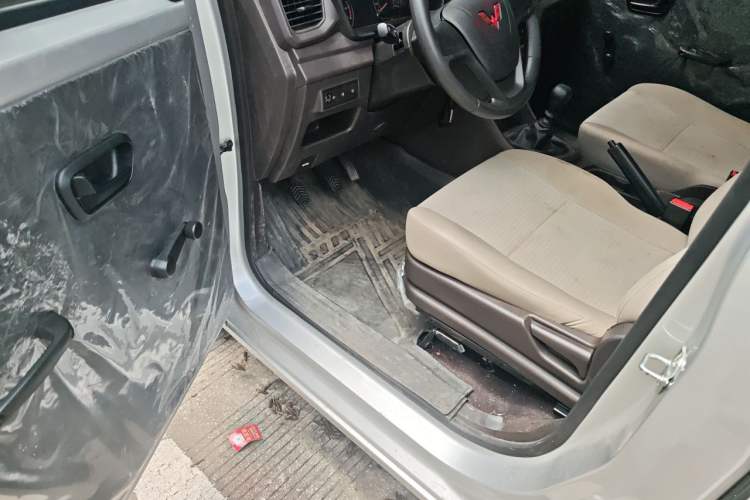 Used Wuling Hongguang V 2022 1.5L Jingqu Edition Electric-Assist LAR Driver Seat