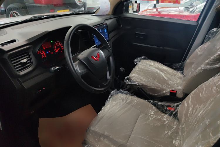Used Wuling Hongguang V 2022 1.5L Jingqu Edition Enclosed-Window Vehicle with Hydraulic Power Steering LAR Driver Seat