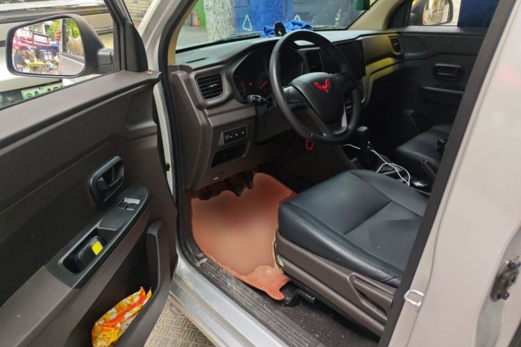 Used Wuling Hongguang V 2022 1.5L Jingqu Version Hydraulic Power Steering LAR Driver Seat