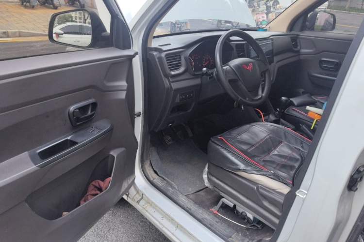 Used Wuling Hongguang V 2022 1.5L Jingqu Version Hydraulic Power Steering LAR Driver Seat