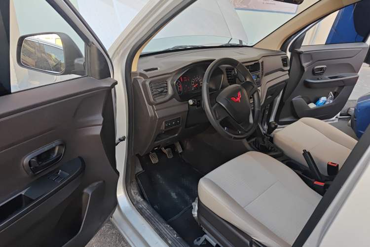 Used Wuling Hongguang V 2022 1.5L Jingqu Edition Electric-Assist LAR Driver Seat