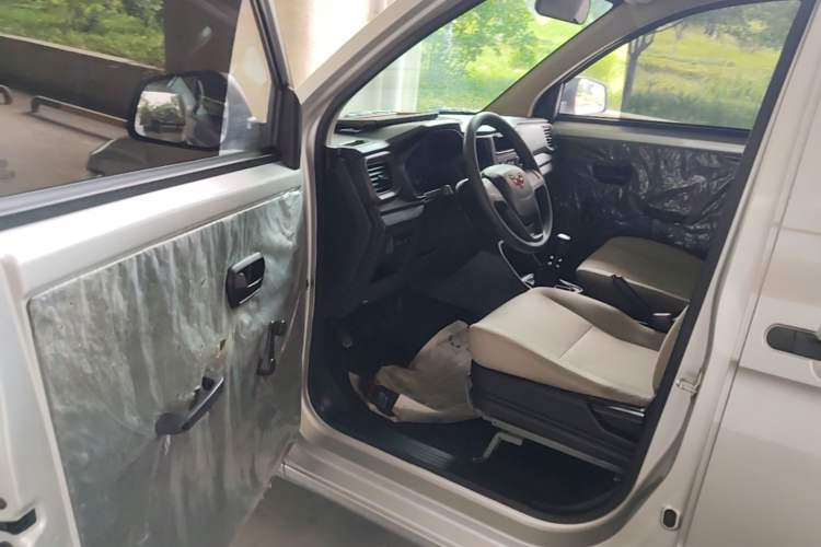 Used Wuling Hongguang V 2022 1.5L Jingqu Version Hydraulic Power Steering LAR Driver Seat