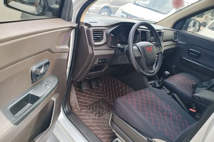 Used Wuling Hongguang V 2022 1.5L Jingqu Edition Electric-Assist LAR Driver Seat