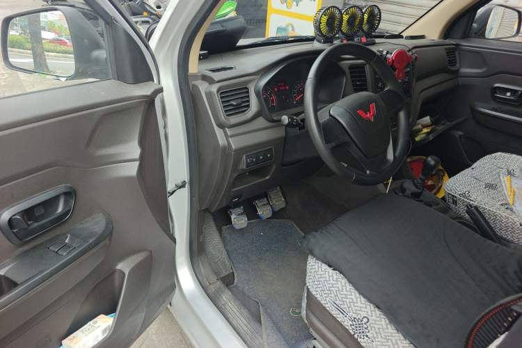 Used Wuling Hongguang V 2022 1.5L Jingqu Edition Electric-Assist LAR Driver Seat
