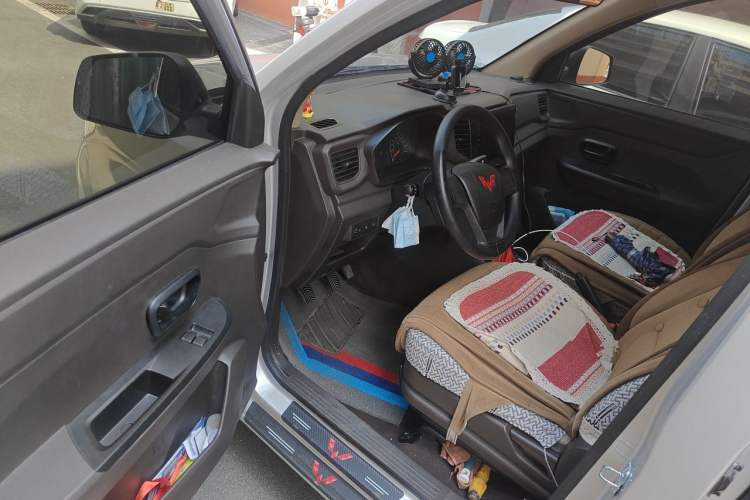 Used Wuling Hongguang V 2022 1.5L Jingqu Edition Electric-Assist LAR Driver Seat